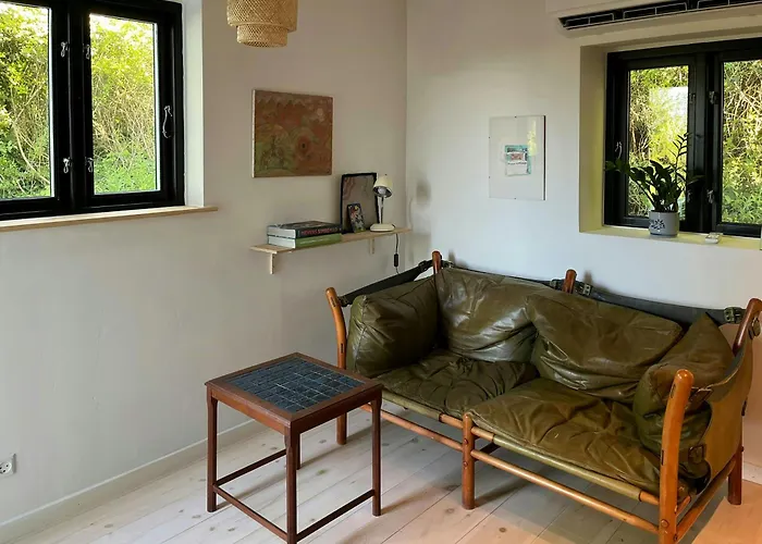 With View Of Dalby Bay بيت للعطل *