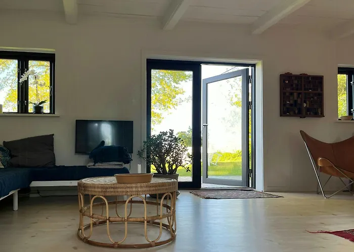 بيت للعطل With View Of Dalby Bay