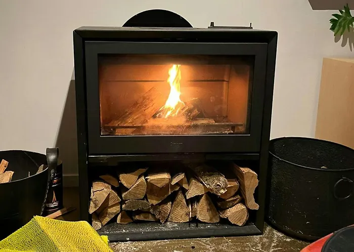 With View Of Dalby Bay بيت للعطل *