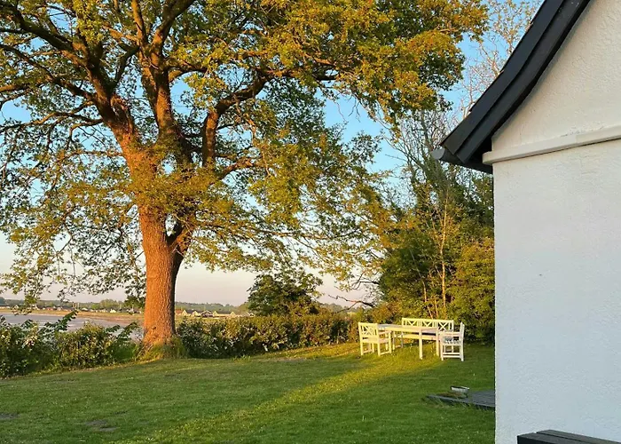 بيت للعطل With View Of Dalby Bay *