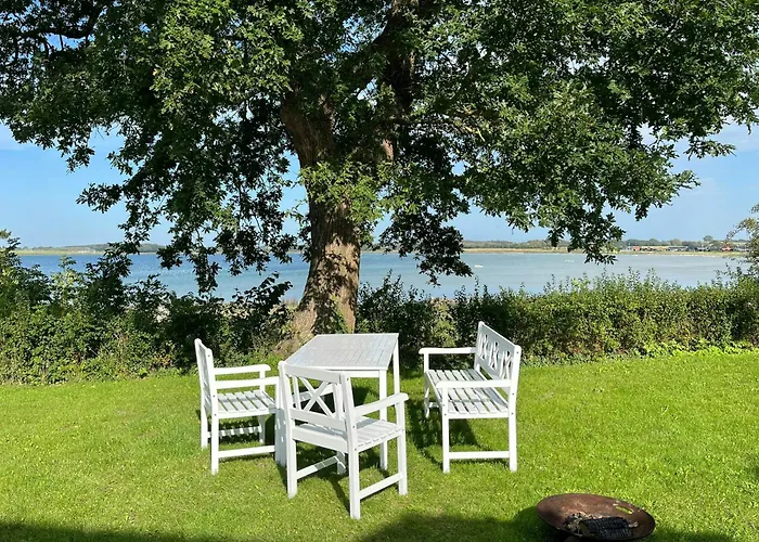 With View Of Dalby Bay * Mesinge